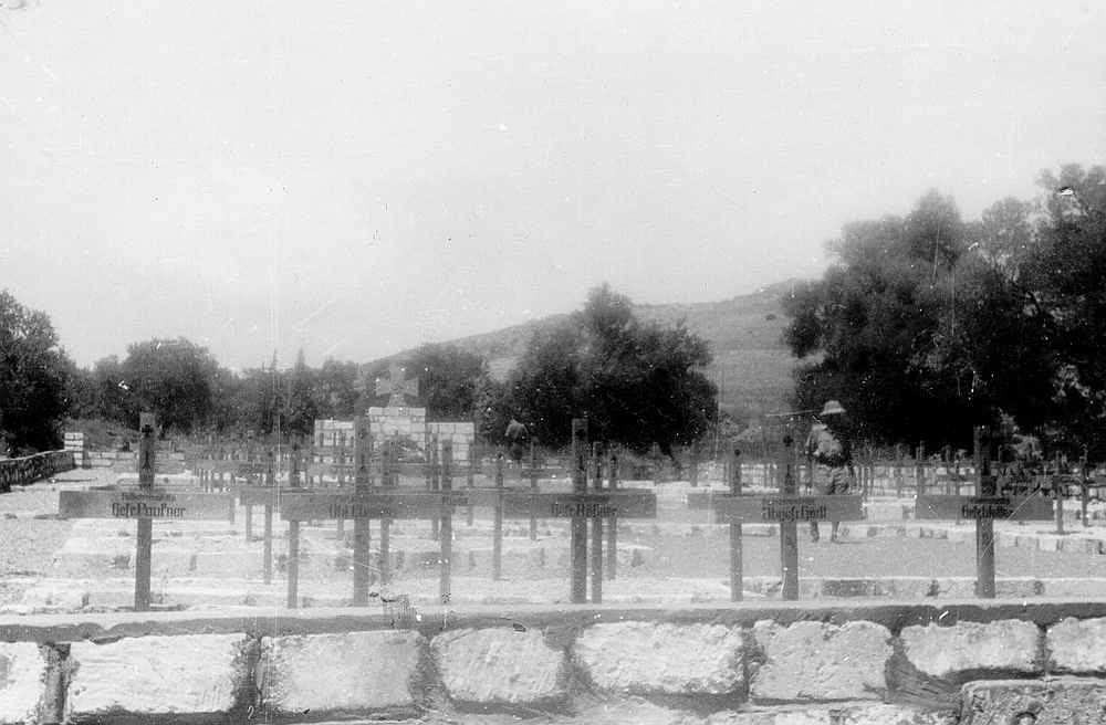 Graves_WW2_Crete